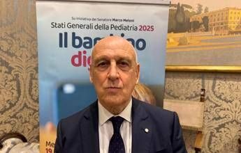 Agostiniani (Sip): “Ritardare smartphone in ragazzi protegge vista, sonno e peso”