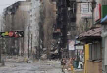 Il “prezzo” della pace: quanto costa ricostruire l’Ucraina? Alcuni palazzi devastati a Borodyanka