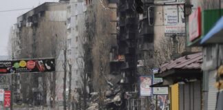 Il “prezzo” della pace: quanto costa ricostruire l’Ucraina? Il prezzo della pace: Alcuni palazzi devastati a Borodyanka