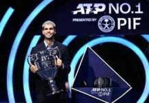 Atp Finals, gioca Sinner ma… viene premiato Alcaraz. A Carlos la coppa del numero uno