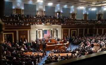 La Camera Usa approva la legge per divulgare i file Epstein, sconfitta per Trump