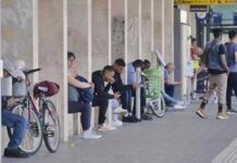 Caos treni, ritardi fino a sei ore alla stazione Termini di Roma