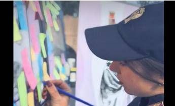 ‘Ciò che l’amore non è’, su Camper rosa della Polizia i post-it contro la violenza di genere