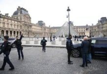 Colpo al Louvre, altri quattro fermi per il furto dei gioielli della corona francese
