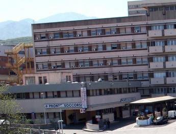 Corno di una capra gli perfora occhio e cranio, uomo salvato a Messina