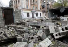 Ucraina, attacchi di droni e missili russi: un morto e dieci feriti a Dnipro