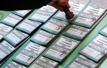 Elezioni Regionali: si vota oggi in Campania, Puglia e Veneto