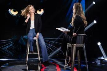 Eva Herzigova a Belve, l’intervista non convince: “Fastidiosa, ride e non dice nulla”