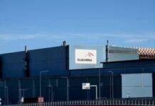 Ex Ilva, continua la protesta a Genova: operai hanno dormito in strada