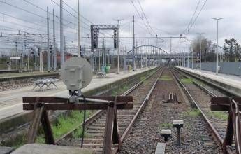 Firenze, muore investito da un treno: ritardi fino a due ore per l’Alta Velocità