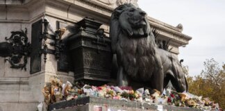 La Francia ricorda le sue vittime degli attentati dell’Isis del 2015