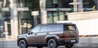 Hyundai Santa Fe, per il MY 26 un ibrido plug-in più performante e ‘ricco’