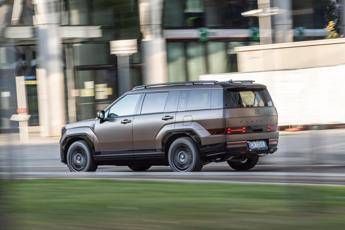 Hyundai Santa Fe, per il MY 26 un ibrido plug-in più performante e ‘ricco’