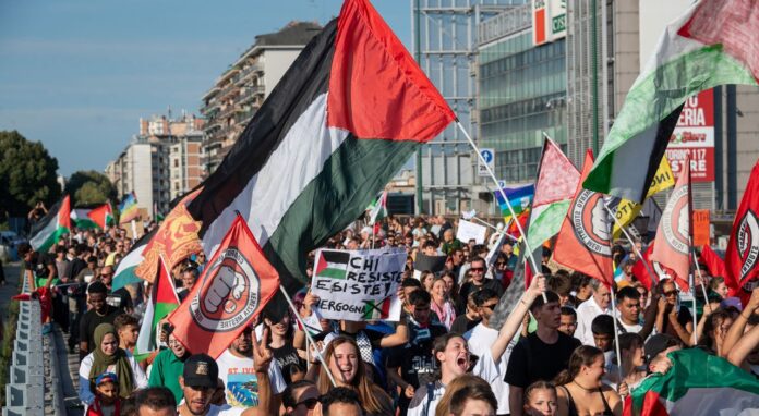Immagini dallo sciopero per Gaza del 22 settembre (fonte - Il Gazzettino).jpg Immagini dallo sciopero contro riarmo per Gaza del 22 settembre (fonte - Il Gazzettino)
