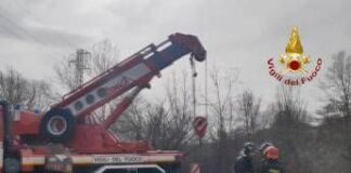 Incidente a Pordenone, bus di studenti finisce in un fosso: 3 feriti