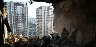 Massiccio attacco russo su Kiev e altre regioni dell’Ucraina, vittime e decine di feriti