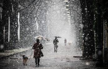 Meteo, brusca virata nel weekend: calo di 10 gradi, neve anche in pianura