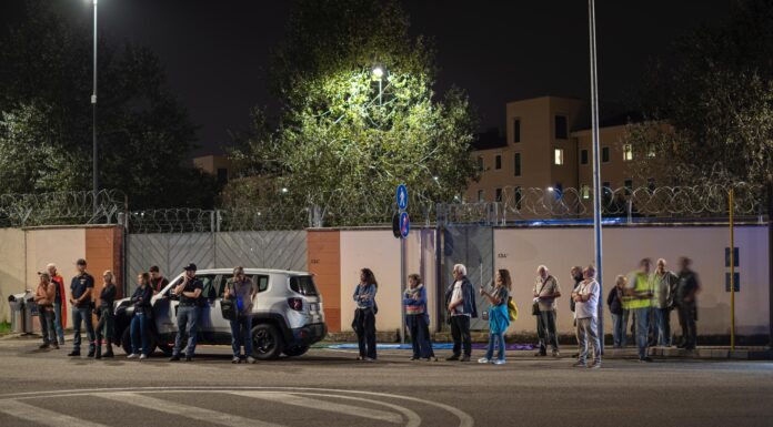 Una preghiera che attraversa la città, Giovanni Marangoni: Vicenza vuole ricordare la “passeggiata per la pace” del 9 settembre verso base Del Din Alcuni partecipanti alla passeggiata e alla preghiera per la pace davanti alla base Del Din il 9 settembre 2025