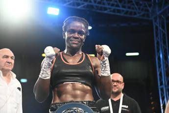 Pamela Noutcho Sawa campionessa mondiale dei pesi leggeri. Chi è l’infermiera che ha riportato la boxe italiana in cima al mondo