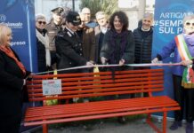 Montecchio Maggiore, Confartigianato dona una panchina rossa: “Un no alla violenza che unisce la comunità” Panchina Rossa Montecchio