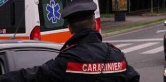 Piacenza, donna trovata morta in casa: uccisa a coltellate, si cerca il marito