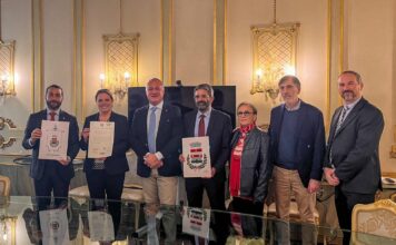 Sovizzo, il Prefetto consegna il nuovo Gonfalone comunale: nasce ufficialmente il simbolo della fusione con Gambugliano Prefettura di Vicenza (7 novembre 2025), cerimonia consegna Gonfalone al comune di Sovizzo.jpg