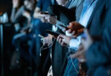 L’arte di rallentare in un mondo a scorrimento veloce Prendere il controllo del proprio tempo piuttosto che lasciare che siano gli algoritmi a farlo