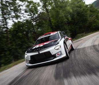 Presentata la nuova Lancia Ypsilon Rally2 HF Integrale, in 2026 gareggerà in Fia WRC2