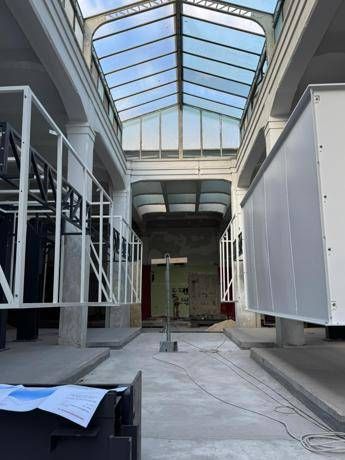 Proseguono lavori nuovo Mercato dell’Unità a Prati, arrivate le prime ‘lanterne’