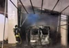 Valbrenta-Arsiè, pulmino in fiamme sotto una tettoia a Fastro: distrutto il veicolo Pulmino in Fiamme