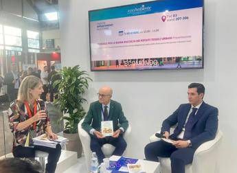 Rifiuti tessili, presentato il manuale per ‘la buona raccolta’ di Unirau e Ariu