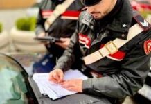 Roma, 14enne alla guida di auto a noleggio rubata: non si ferma all’alt e provoca incidente