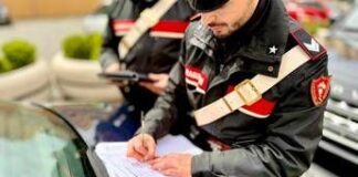 Roma, 14enne alla guida di auto a noleggio rubata: non si ferma all’alt e provoca incidente