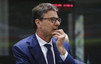 S&P conferma rating Italia a BBB+ e outlook migliora. Giorgetti: “Il lavoro paga”