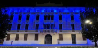 Giornata Internazionale dell’Infanzia: il Municipio di Schio si illumina di blu per i diritti dei minori Giornata Diritti Infanzia