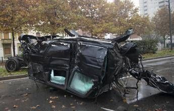 Scontro tra due auto a Milano: quattro feriti, uno è gravissimo