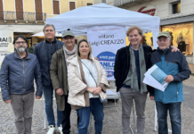 Gazebo PSI a Vicenza, il candidato alle regionali Luigi Creazzo ha incontrato i cittadini: “in gioco c’è il futuro di chi lavora e studia” Luigi Creazzo (Avanti! Psi Vicenza, secondo da destra) incontra i cittadini per le elezioni regionali del Veneto con Uniti per Manildo