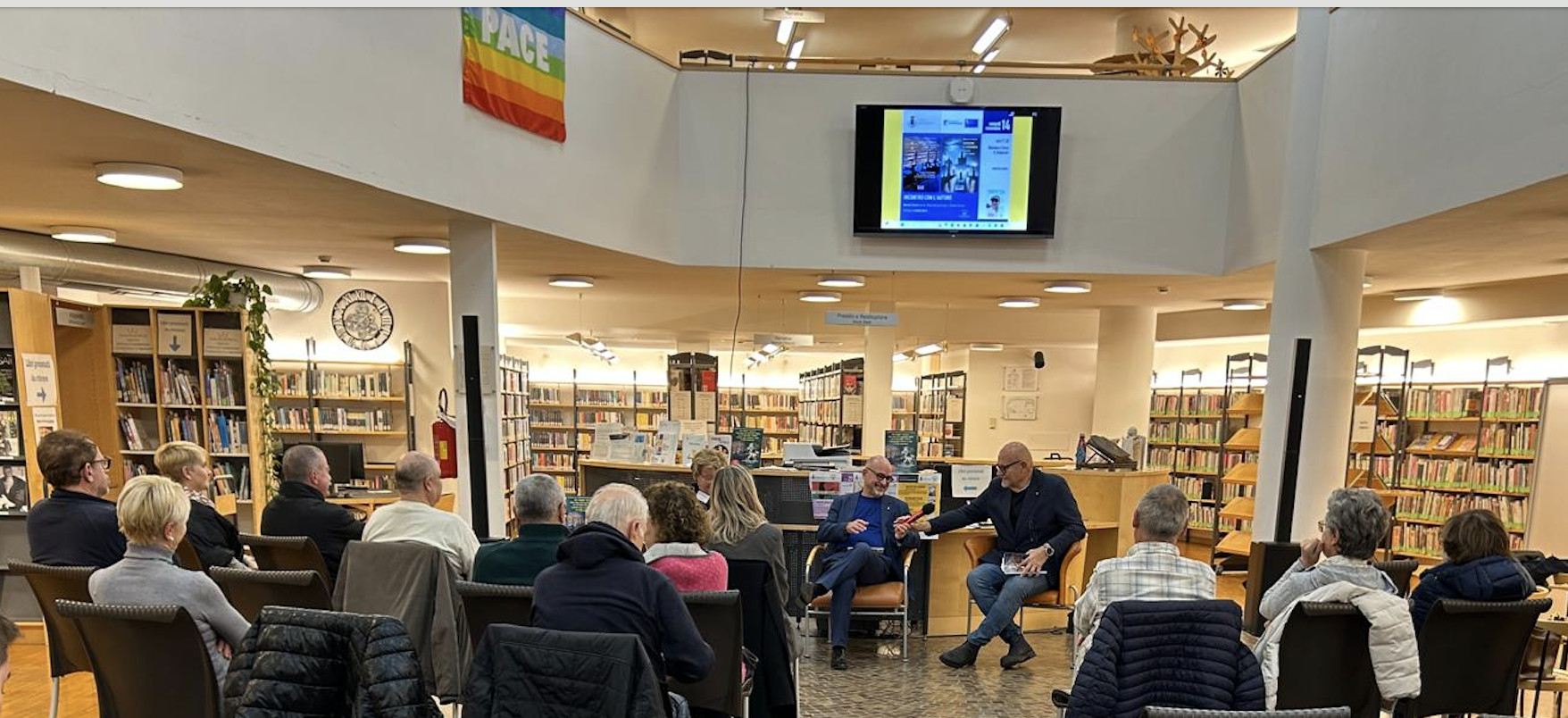 “Quella strada per il lago” e “Demoni a Vicenza”: Massimo Parolin ad Arzignano con un pubblico attento