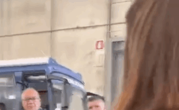 Studenti contestano il ministro Valditara al Job&Orienta: protesta sulla scuola non davvero gratuita e richiesta di ascolto alle istituzioni Una rappresentante della Rete degli studenti medi del Veneto "interroga" il ministro Giuseppe Valditara a Job&Orienta a Verona