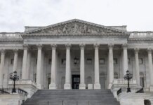 Epsteingate, le sopravvissute davanti al Campidoglio prima del voto