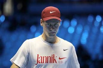 Sinner si allena dopo le vacanze: Jannik in campo a Dubai