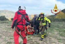 Trattore precipita in un burrone, due morti e un ferito nel Crotonese