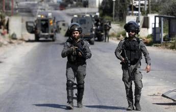 Tre attivisti italiani feriti da coloni in Cisgiordania. Netanyahu chiede la grazia a Herzog