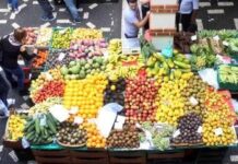 Trump abbassa dazi su carne, banane, caffè e pomodori