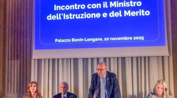 Proteste per Valditara a Vicenza davanti a Confindustria. Il Ministro: “Fuori non ci sono gli studenti” Valditara Vicenza