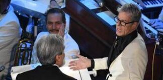 Vessicchio, il duello a colpi di bacchetta con Baglioni: ecco cosa accadde all’Ariston