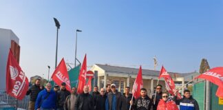 Vicenza, cantiere Villaggio della Pace: sciopero e protesta per stipendi non pagati. “Rischio di restare senza casa” Lavoratori Villaggio della Pace