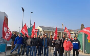 Vicenza, cantiere Villaggio della Pace: sciopero e protesta per stipendi non pagati. “Rischio di restare senza casa” Lavoratori Villaggio della Pace