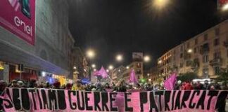 Violenza sulle donne, cortei a Milano e Torino con omaggio a Ornella Vanoni