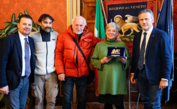 Venezia, maxi operazione contro i borseggi: Ciambetti ringrazia forze dell’ordine e “Cittadini non distratti” Cittadini non distratti a Venezia premiati da Roberto Ciambetti, presidente del consiglio regionale del Veneto